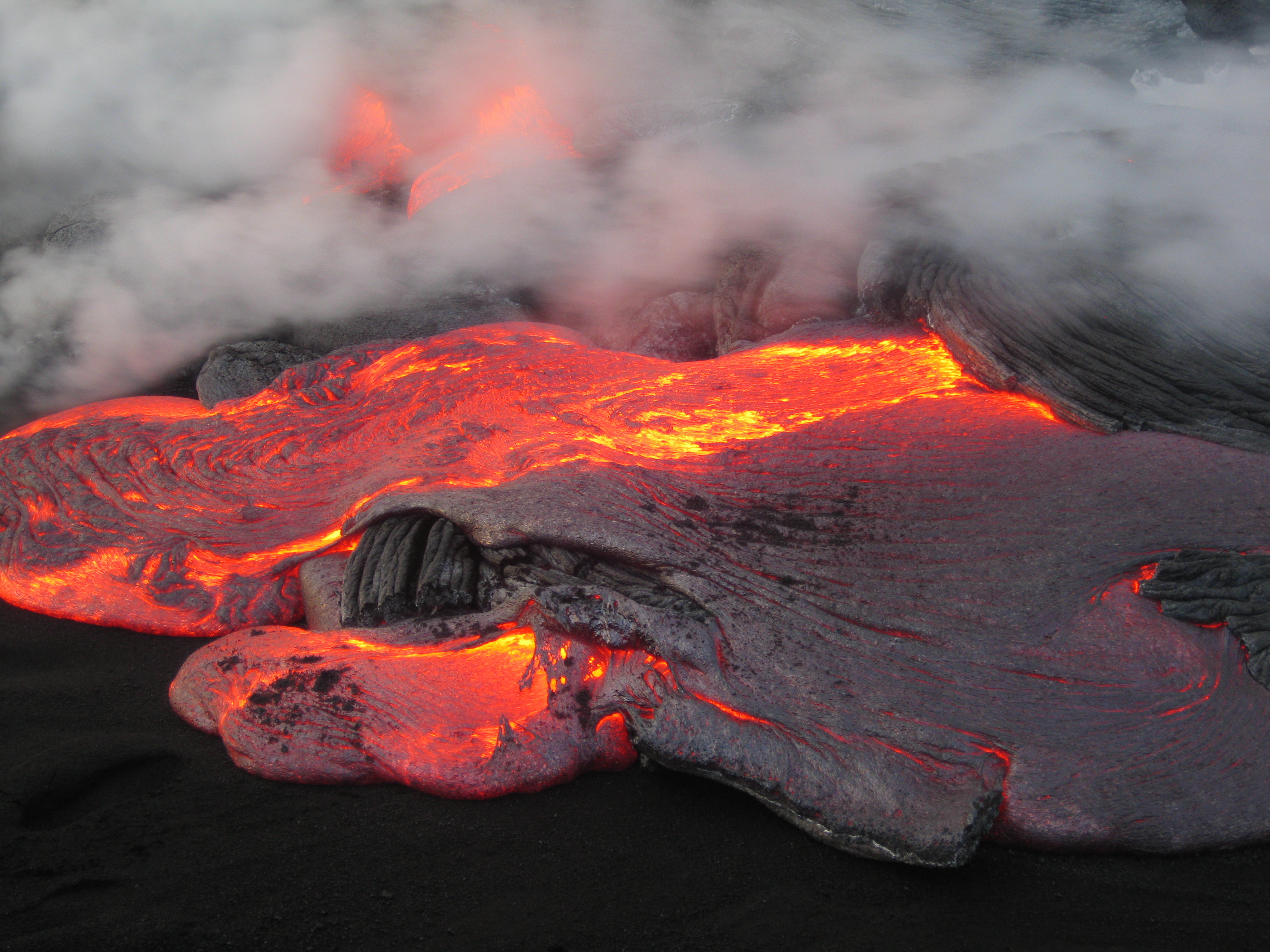 Вулкан горная порода. Гавайи магматическая вулканическая Горная порода. Магма магматические породы. Магма вулкана. Лава магма.